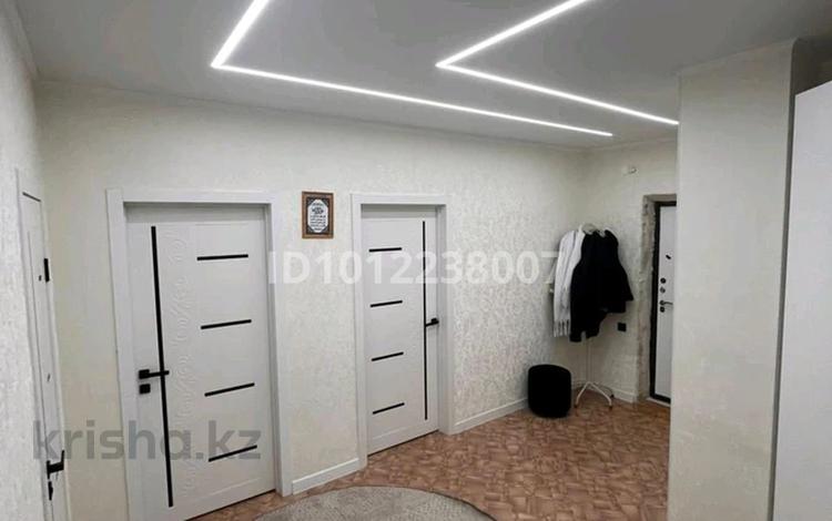 2-бөлмелі пәтер · 71 м² · 2/5 қабат, 10-й мкр. 28, бағасы: 26 млн ₸ в Западно-Казахстанской обл. — фото 20