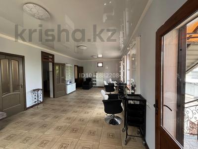 Дүкендер мен бутиктер, сұлулық салондары · 55 м², бағасы: 400 000 ₸ в Алматы, Алмалинский р-н