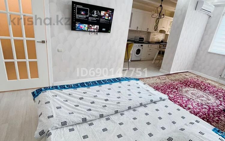 1-бөлмелі пәтер · 55 м² · 5/11 қабат, 16-ш/а., бағасы: 10 000 ₸ в Актау, 16-й мкр  — фото 2