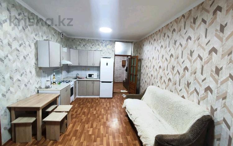 2-комнатная квартира, 45 м², 2/5 этаж помесячно, Абая 27 — Тулебаева