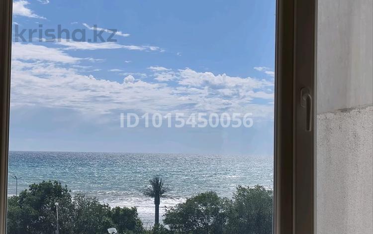 1-бөлмелі пәтер · 38 м² · 4/5 қабат, 15-ш/а. 9, бағасы: 12 000 ₸ в Актау, 15-й мкр — фото 2