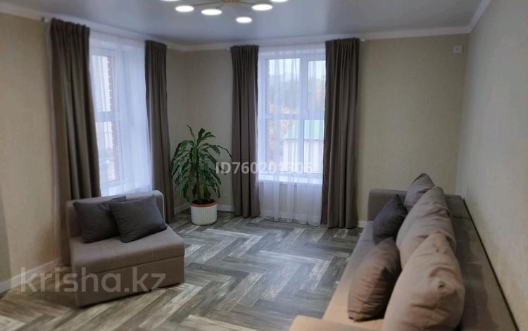 2-комнатная квартира · 86 м² · 3/10 этаж, мкр Женис 11 за 320 000 ₸ в Уральске — фото 2