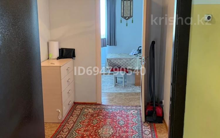 1-комнатная квартира, 45 м², 5/5 этаж помесячно, мкр Саялы за 150 000 〒 в Алматы, Алатауский р-н — фото 2