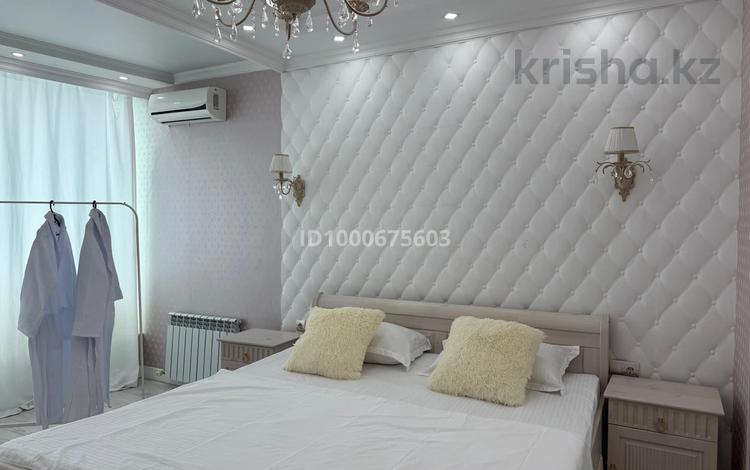 2-бөлмелі пәтер · 80 м² · 20/25 қабат, 11 ш/а. 112в, бағасы: 20 000 ₸ в Актобе, мкр 11 — фото 26