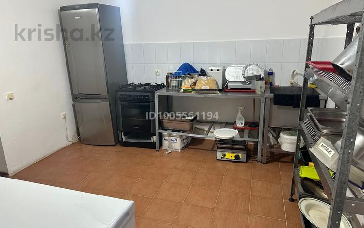 Свободное назначение · 120 м² за 300 000 〒 в Атырау, мкр Кокарна — фото 2