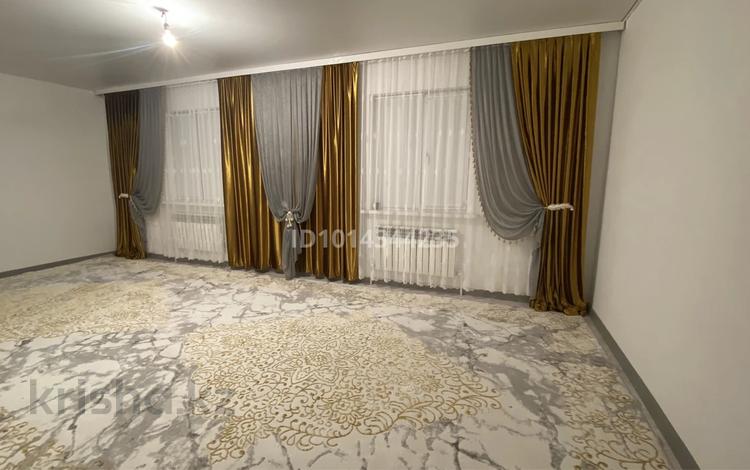 Отдельный дом · 3 комнаты · 180 м² · 10 сот., Абылхайырхан 4 — Возле школы, проезжая его, сразу на лево, и первый дом справа за 17.5 млн ₸ в Сарыжаре — фото 2