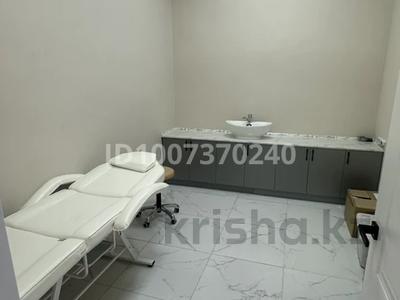 Салоны красоты · 125 м² за 600 000 ₸ в Актау, 19-й мкр