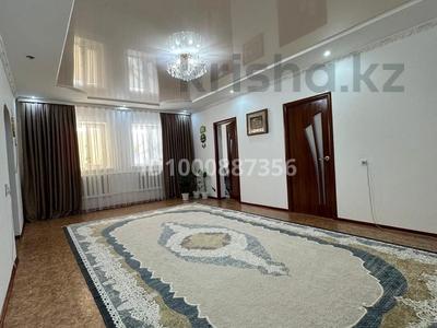 Отдельный дом · 4 комнаты · 120 м² · 10 сот., мкр Жулдыз, Арон Аюпов за 20 млн 〒 в Атырау