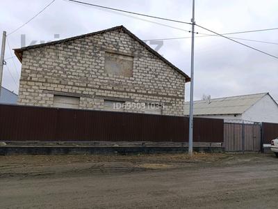 Продажа домов и дачи в Атырауской обл.: Отдельный дом · 6 комнат · 187 м² · 10 сот., мкр Ракуша, Тауман Бокашева 49 за 28 млн 〒 Отдельный дом · 6 комнат · 187 м² · 10 сот., мкр Ракуша, Тауман Бокашева 49 за 28 млн 〒 в Атырау