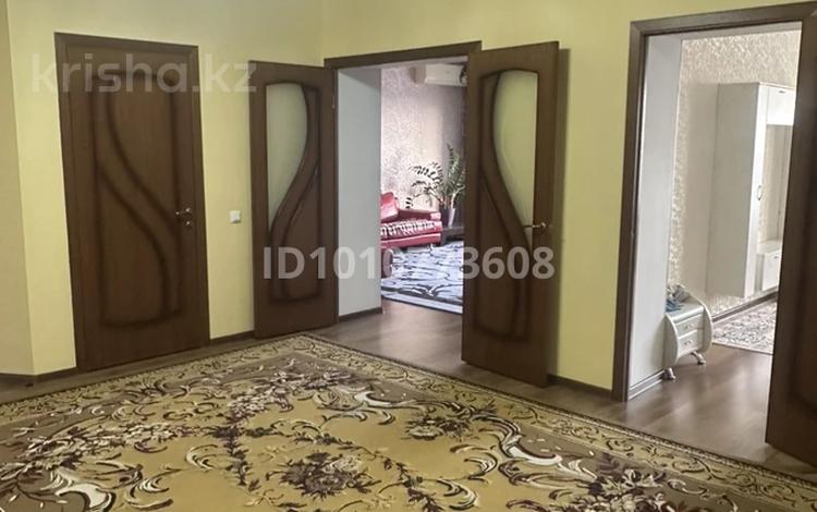 2-комнатная квартира · 101.3 м² · 8/8 этаж, мкр. Алтын орда, Санкибай батыра 40 за 40 млн ₸ в Актобе — фото 2
