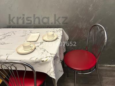 1-бөлмелі пәтер · 32 м² · 5/5 қабат, 2 ш/а. — Двд, бағасы: 8 000 ₸ в Актобе, мкр 8
