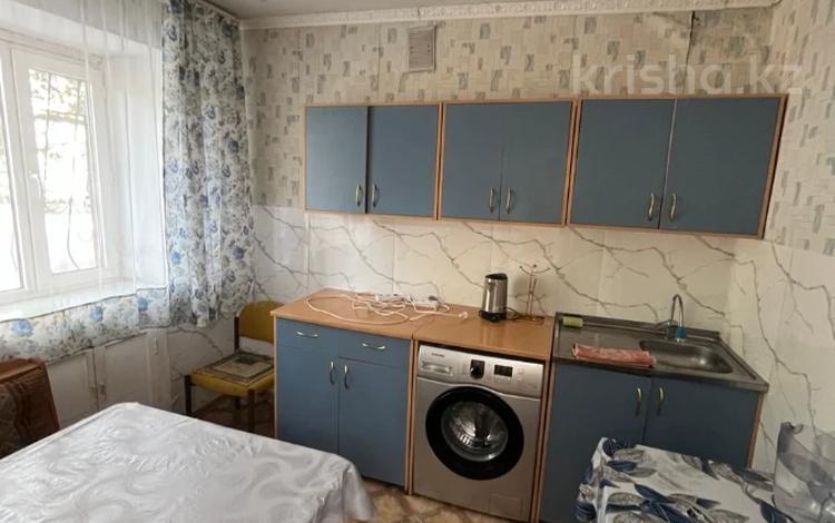 3-комнатная квартира · 57.2 м² · 1/5 этаж, Майкудук, Бирюзова 37 за 10.8 млн ₸ в Караганде, Алихана Бокейханова р-н — фото 8