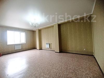 Продажа квартир в Жамбылской обл.: 3-комнатная квартира · 116 м² · 4/5 этаж, Койгельды 163 б — 2016 г.п, кирпич, парковка, охрана за 36 млн 〒 3-комнатная квартира · 116 м² · 4/5 этаж, Койгельды 163 б — 2016 г.п, кирпич, парковка, охрана за 36 млн 〒 в Таразе