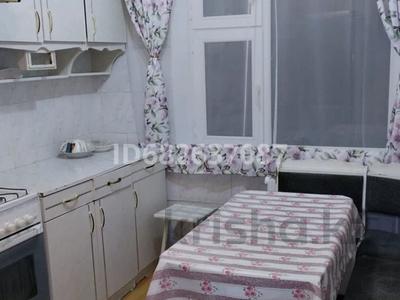 1-бөлмелі пәтер, 51 м², 3/5 қабат сағатына, Толстого 33 — Сош 3, бағасы: 1 000 〒 в Уральске