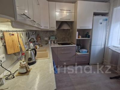 Продажа квартир в Павлодарской обл.: 4-комнатная квартира · 63 м² · 2/5 этаж, Камзина 172 за 21 млн 〒 4-комнатная квартира · 63 м² · 2/5 этаж, Камзина 172 за 21 млн 〒 в Павлодаре