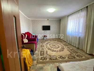 2-комнатная квартира · 62 м² · 3/9 этаж, 1микр 7в дом 7в за 13.5 млн ₸ в Семее