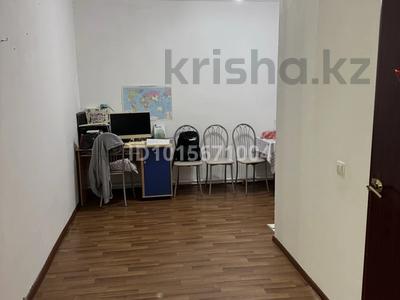 Отдельный дом · 2 комнаты · 70 м² · 10 сот., мкр Самал, Кожаберген жырау 25 за 200 000 ₸ в Атырау