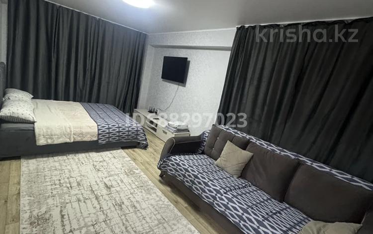 1-бөлмелі пәтер · 35 м² · 1/5 қабат, Виноградова 20 — Район "Ивушка", бағасы: 10 000 ₸ в Усть-Каменогорске — фото 48
