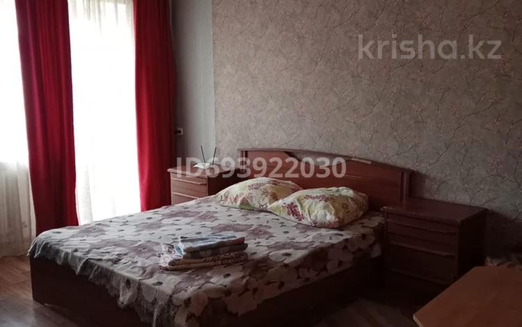 1-комнатная квартира, 30 м², 1 этаж помесячно, Гагарина — Район Вернисажа за 100 000 〒 в Рудном — фото 2