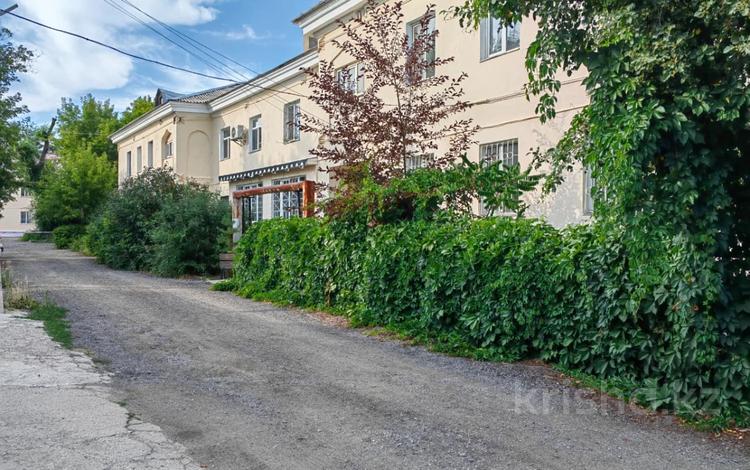 3-комнатная квартира · 82.7 м² · 2/2 этаж, мкр Новый Город, Жамбыла 101а — Поспелова- Абая- Политех за 20.5 млн ₸ в Караганде, Казыбек би р-н — фото 2