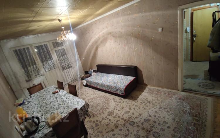 3-комнатная квартира, 58 м², 4/4 этаж, Республика за 15.5 млн 〒 в Шымкенте, Аль-Фарабийский р-н — фото 2