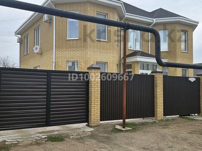 Отдельный дом · 7 комнат · 240 м² · 6 сот., Демократическая 1А — Чалкарская за 79 млн ₸ в Уральске