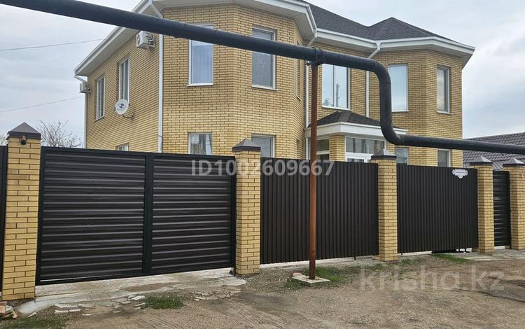 Отдельный дом · 7 комнат · 240 м² · 6 сот., Демократическая 1А — Чалкарская за 79 млн ₸ в Уральске — фото 19