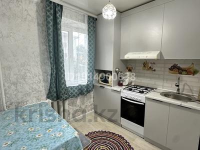 2-бөлмелі пәтер · 42 м² · 3/5 қабат, 17 — Көктем базары жақта, бағасы: 17 млн ₸ в Атырау, мкр Авангард-2