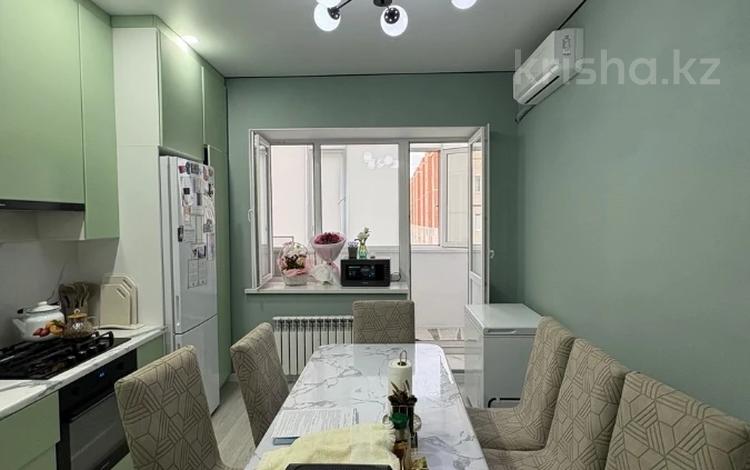3-бөлмелі пәтер · 97 м² · 4/5 қабат, Алтын орда ш/а., бағасы: 42 млн ₸ в Актобе, мкр. Алтын орда — фото 13