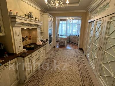 3-бөлмелі пәтер · 181 м² · 3/5 қабат, Омаровой 25 — Достык, бағасы: 135 млн ₸ в Алматы, Медеуский р-н