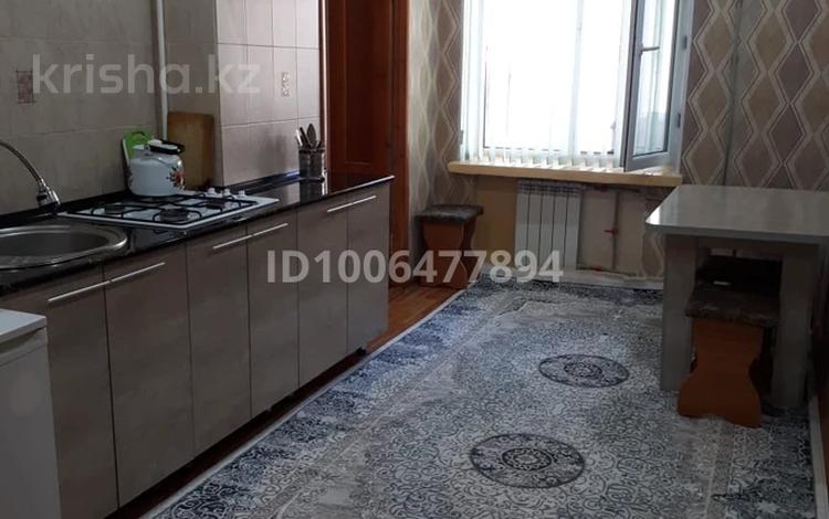 3-комнатная квартира · 70 м² · 2/4 этаж, Толе Би 61 — Пересечение улиц Толе Би и Айтеке Би, после гостиницы «Жамбыл» и центральной площади за 15 000 ₸ в Таразе — фото 2