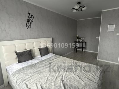 1-комнатная квартира, 36 м², 1/4 этаж посуточно, Чкалова за 12 000 〒 в Сарани