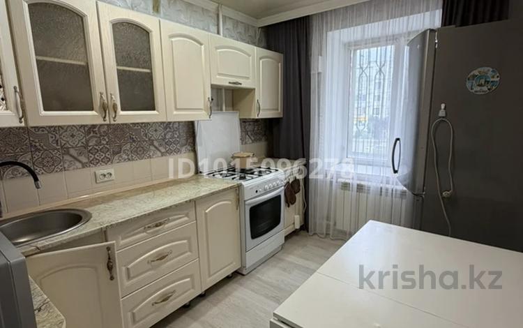 3-комнатная квартира · 60 м² · 2/10 этаж, мкр 8 298 — 8 мкр остановка, анвар дом бр жуб 298 за 270 000 ₸ в Актобе — фото 2