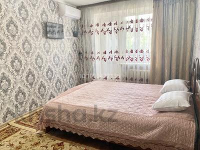 Аренда квартир посуточно в Жамбылской обл.: 1-комнатная квартира · 38 м² · 2/4 этаж, Толе би — Толе би- желтоксан за 7 000 〒 1-комнатная квартира · 38 м² · 2/4 этаж, Толе би — Толе би- желтоксан за 7 000 〒 в Таразе