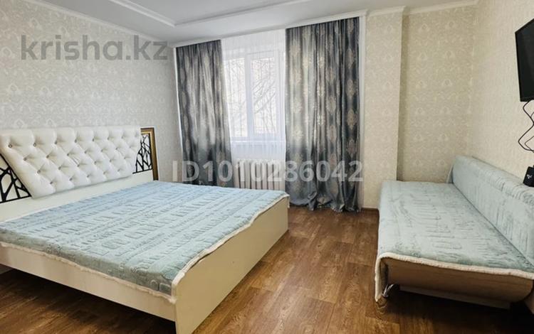 1-комнатная квартира · 45 м² · 1/9 этаж, мкр Кунаева 55 за 13 000 ₸ в Уральске — фото 8
