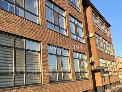 2-бөлмелі пәтер · 75 м² · 2/3 қабат, Есенберлина 31 — Базарбай Джубаниязова, бағасы: 32 млн ₸ в Уральске