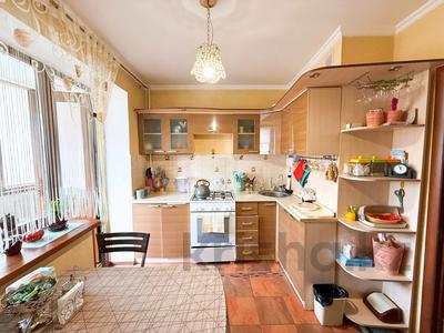2-бөлмелі пәтер · 54 м² · 4/5 қабат, Самал 9, бағасы: 19.5 млн ₸ в Талдыкоргане, мкр Самал