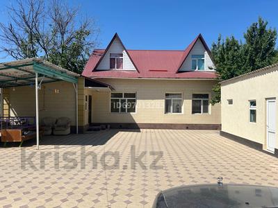 Жер үй мен саяжайлар в Шымкенте: Жеке үй · 7 бөлме · 180 м² · 8 сот., Жауылбай Камбарулы 12а — Карабастау, бағасы: 40 млн 〒 Жеке үй · 7 бөлме · 180 м² · 8 сот., Жауылбай Камбарулы 12а — Карабастау, бағасы: 40 млн 〒 в Шымкенте, Енбекшинский р-н