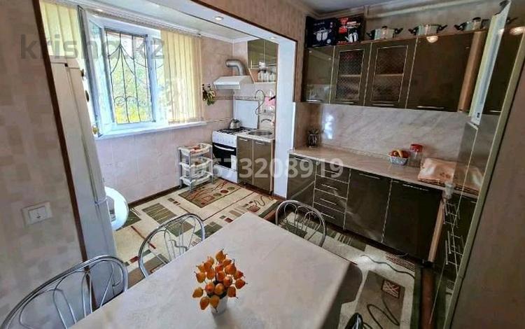 3-комнатная квартира, 67 м², 1/5 этаж, Абдуразакова 2 за 24 млн 〒 в Шымкенте, Аль-Фарабийский р-н — фото 2