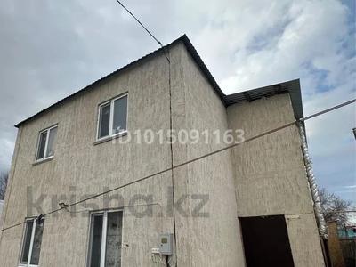8-бөлмелі пәтер · 200 м² · 2 қабат, В.Иванова 21 — Остановка Пугачева. Рядом стелла, бағасы: 40 000 ₸ в Уральске