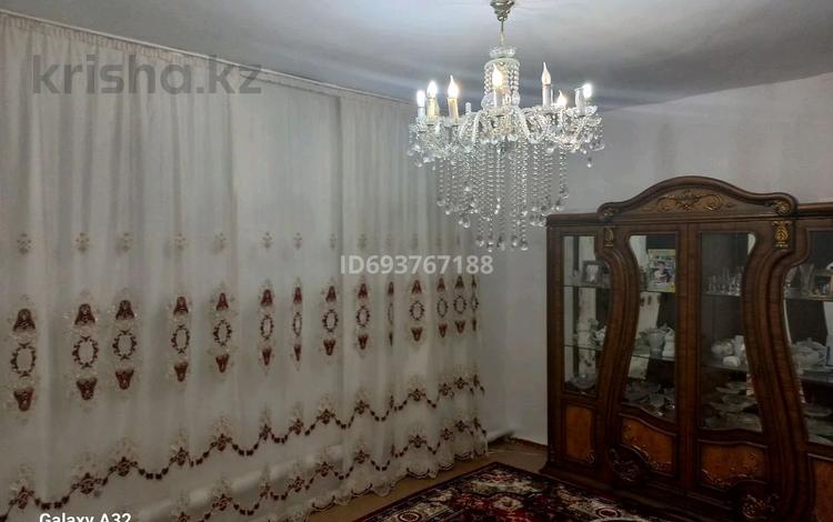 4-комнатная квартира, 98 м², Р.Тулешкалиева за 6.5 млн 〒 в Доссор — фото 2