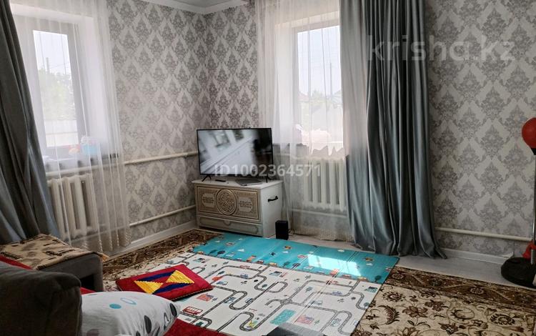 Отдельный дом · 3 комнаты · 100 м² · 7 сот., Ыкылас Дукенулы 196 за 21 млн 〒 в Таразе — фото 2