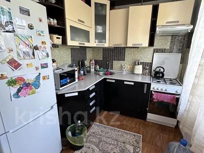 3-комнатная квартира · 62 м² · 5/5 этаж, мкр Аксай-3 11 за 300 000 ₸ в Алматы, Ауэзовский р-н