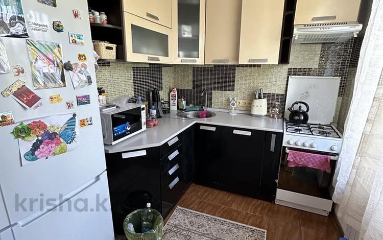3-комнатная квартира · 62 м² · 5/5 этаж, мкр Аксай-3 11 за 300 000 ₸ в Алматы, Ауэзовский р-н — фото 2