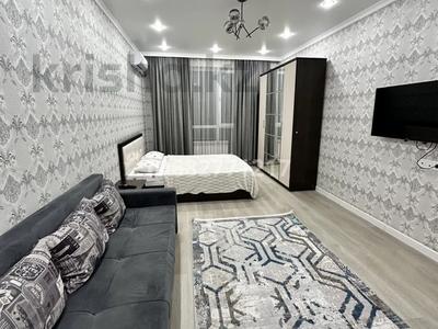 1-комнатная квартира, 52 м², 5/10 этаж посуточно, Сейфуллина 51 за 15 000 〒 в Алматы, Турксибский р-н