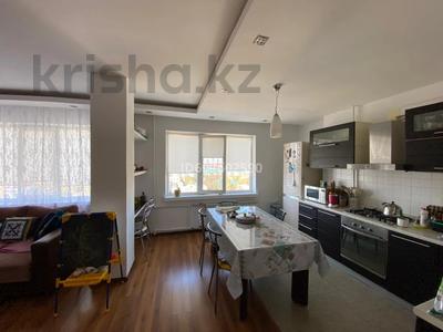 2-комнатная квартира · 75 м² · 8/9 этаж, Владимирского 23 А — Авангард 2, школа гимназия #3 за 28.5 млн 〒 в Атырау, мкр Авангард-2