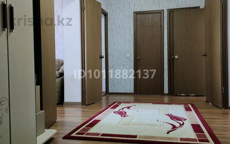 3-комнатная квартира · 72.9 м² · 6/8 этаж, ул. Бокенбай Батыра 155к7 за 180 000 ₸ в Актобе, мкр Авиагородок — фото 2