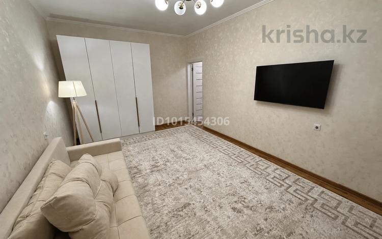 1-комнатная квартира · 42 м² · 2/9 этаж, мкр №1 51а за 250 000 ₸ в Алматы, Ауэзовский р-н — фото 2