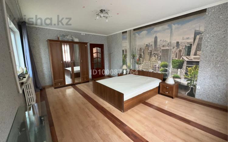 4-бөлмелі пәтер · 128 м² · 1/9 қабат, мкр. Алмагуль, М-н Алмагуль 4, бағасы: 43 млн ₸ в Атырау — фото 2