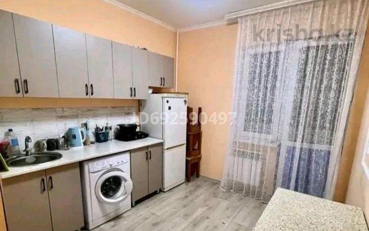 2-комнатная квартира, 53 м², 1/6 этаж помесячно, мкр Самгау 46 — Рыскулова Петрова за 200 000 〒 в Алматы, Алатауский р-н — фото 2